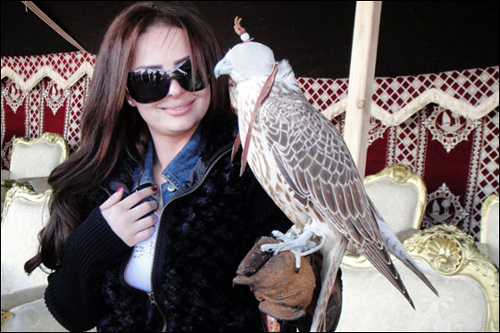 ديانا كرزون ضيفة شرف في مهرجان لصيد الصقور في قطر صورة رقم 3 ديانا كرزون ضيفة شرف في مهرجان لصيد الصقور في قطر صورة رقم 3