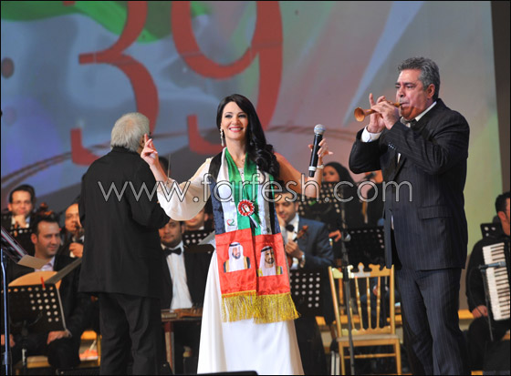 ديانا حداد تحتفل باليوم الوطني للإمارات بفستانها الماسي! صورة رقم 3 ديانا حداد تحتفل باليوم الوطني للإمارات بفستانها الماسي! صورة رقم 3