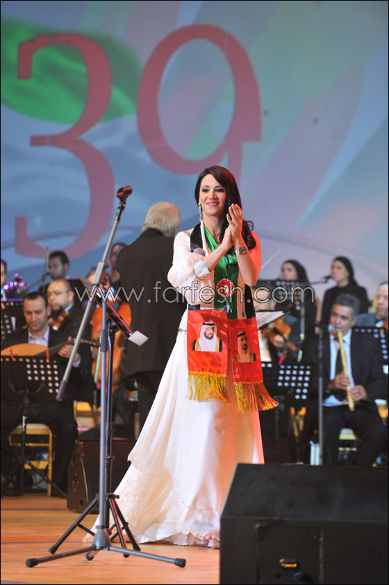 ديانا حداد تحتفل باليوم الوطني للإمارات بفستانها الماسي! صورة رقم 10 ديانا حداد تحتفل باليوم الوطني للإمارات بفستانها الماسي! صورة رقم 10