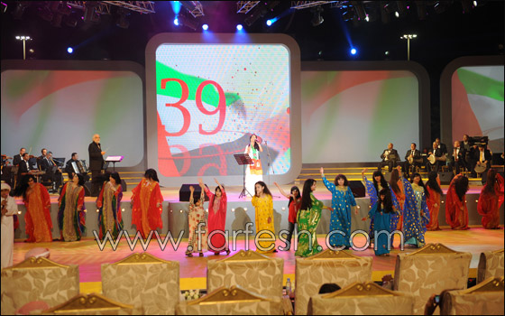 ديانا حداد تحتفل باليوم الوطني للإمارات بفستانها الماسي! صورة رقم 7 ديانا حداد تحتفل باليوم الوطني للإمارات بفستانها الماسي! صورة رقم 7