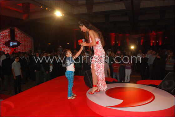 دوللي تغني باقة من اجمل اغانيها في حفل فودافون  صورة رقم 18