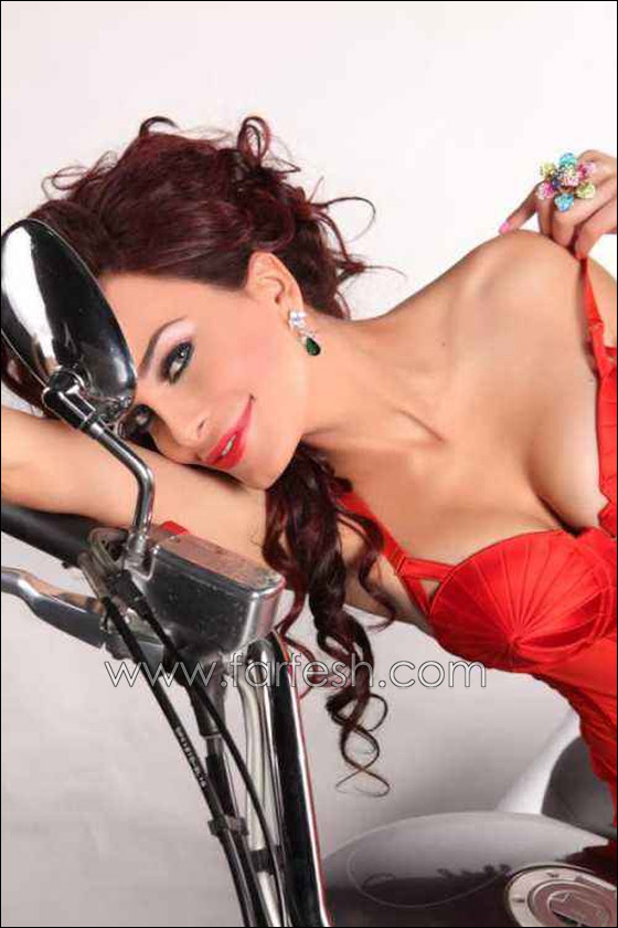 دومينيك: ظهوري باللانجيري لا يعني قبولي الظهور بملابس داخلية! صورة رقم 3 دومينيك: ظهوري باللانجيري لا يعني قبولي الظهور بملابس داخلية! صورة رقم 3