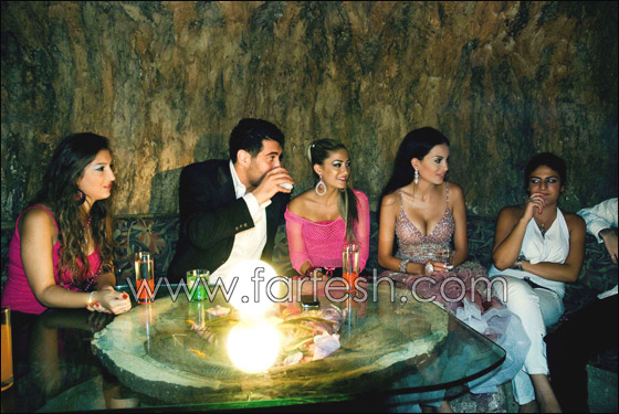 زوج دومينيك خانها.. وهي ردت له الصاع صاعين! صورة رقم 1 زوج دومينيك خانها.. وهي ردت له الصاع صاعين! صورة رقم 1