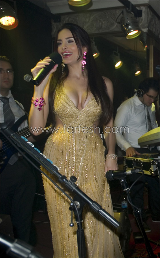 دومينيك حوراني تستقبل العام بحضور 4000 شخص! صورة رقم 8 دومينيك حوراني تستقبل العام بحضور 4000 شخص! صورة رقم 8