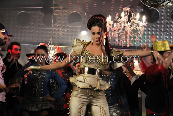 علي الديك ودومينيك يطلقان علي الديك ودومينيك يطلقان