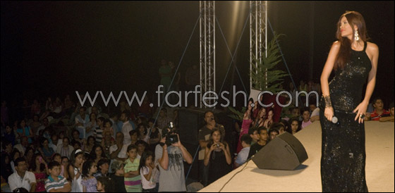 دومينيك تحيي 