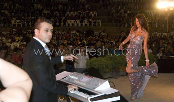 بالصور..دومينيك تغني على مدرج ميروبا السياحي!!  صورة رقم 5