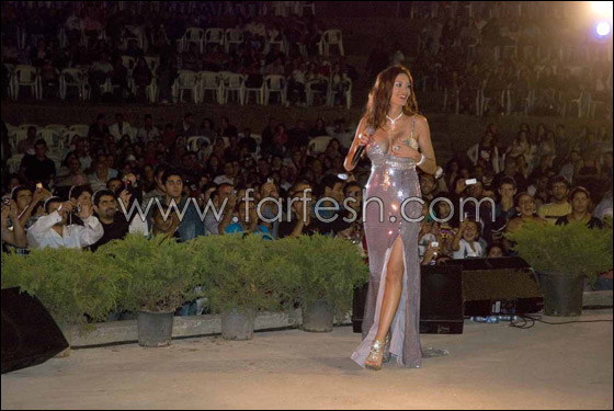 بالصور..دومينيك تغني على مدرج ميروبا السياحي!!  صورة رقم 7