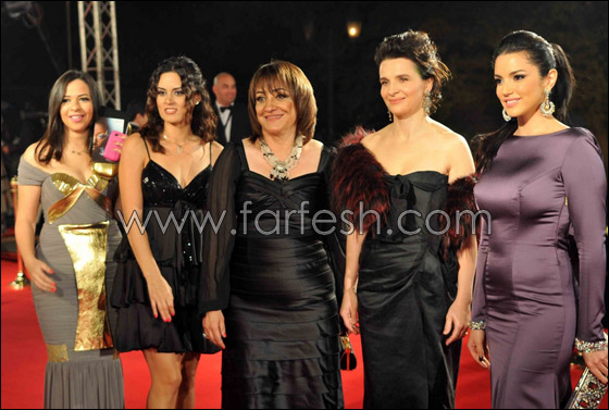 جدل بين المصريين والتونسيين، والسبب: فستان درة التونسية صورة رقم 2 جدل بين المصريين والتونسيين، والسبب: فستان درة التونسية صورة رقم 2