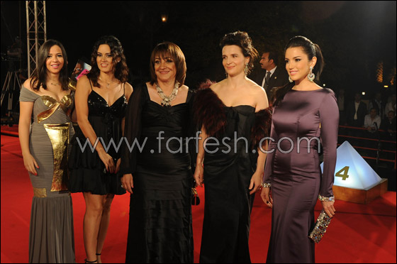 جدل بين المصريين والتونسيين، والسبب: فستان درة التونسية صورة رقم 3 جدل بين المصريين والتونسيين، والسبب: فستان درة التونسية صورة رقم 3