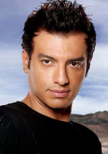 ايهاب توفيق يترك والدته المريضة لاحياء حفلتين في امريكا! صورة رقم 1 ايهاب توفيق يترك والدته المريضة لاحياء حفلتين في امريكا! صورة رقم 1