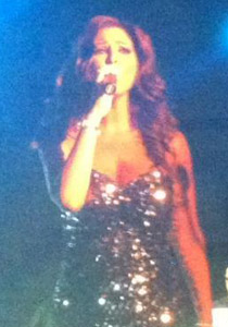 إليسا تتحدى تهديدات افشال حفلها بالجزائر وتغني بفستان لامع! صورة رقم 1 إليسا تتحدى تهديدات افشال حفلها بالجزائر وتغني بفستان لامع! صورة رقم 1