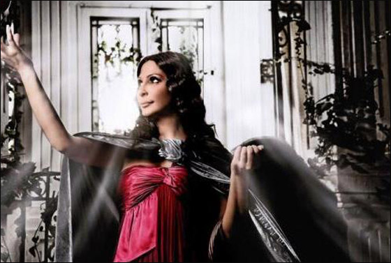 اليسا ذات الرداء الأحمر اليسا ذات الرداء الأحمر