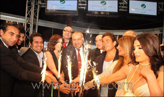 شاهدوا رومانسية اليسا وعمرو دياب في افتتاح روتانا كافيه بالاردن!  صورة رقم 1