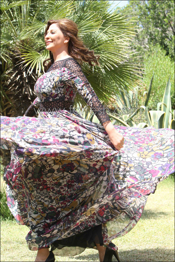 مسلسلات اون لاين ينقل لكم صورا من كليب تصدّق بمين للفنانة اليسا!   صورة رقم 10