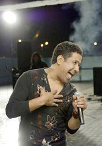 الشاب خالد: لماذا يتمسك القذافي بالكرسي رغم المجازر؟!  صورة رقم 1