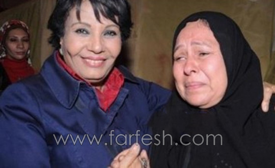 فردوس عبد الحميد تثير الغضب لابتسامها مع والدة شهيد! صورة رقم 1 فردوس عبد الحميد تثير الغضب لابتسامها مع والدة شهيد! صورة رقم 1