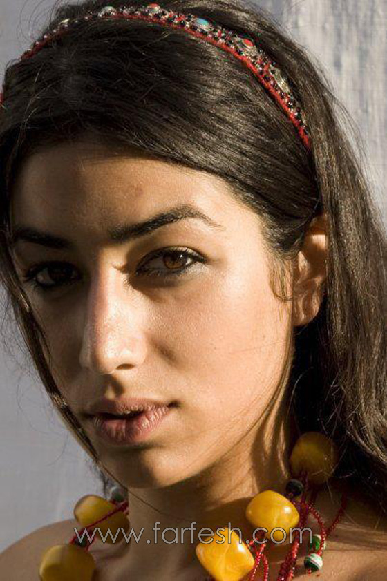 فاطيم العياشي بسروال داخلي وسترة مفتوحة الصدر صورة رقم 5 فاطيم العياشي بسروال داخلي وسترة مفتوحة الصدر صورة رقم 5