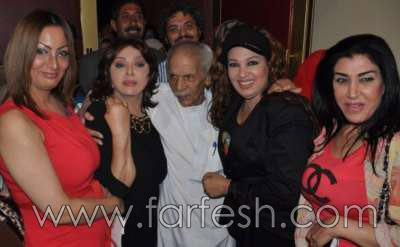 نبيلة عبيد وفيفي عبده تتبادلان القبل على الفم! صورة رقم 4 نبيلة عبيد وفيفي عبده تتبادلان القبل على الفم! صورة رقم 4