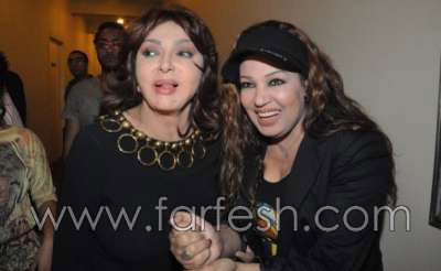 نبيلة عبيد وفيفي عبده تتبادلان القبل على الفم! صورة رقم 2 نبيلة عبيد وفيفي عبده تتبادلان القبل على الفم! صورة رقم 2