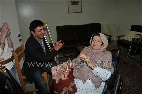 رغم اصابته.. فراس إبراهيم يكرم الأمهات فمنحنه نظرة مختلفة للحياة صورة رقم 2