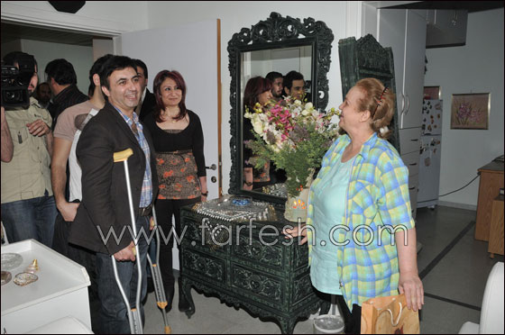 رغم اصابته.. فراس إبراهيم يكرم الأمهات فمنحنه نظرة مختلفة للحياة صورة رقم 3