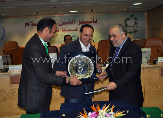 حنان تتصدى للتدخين وسوسن تستشهد بتغريم الزعيم!! صورة رقم 9 حنان تتصدى للتدخين وسوسن تستشهد بتغريم الزعيم!! صورة رقم 9