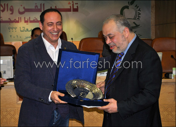 حنان تتصدى للتدخين وسوسن تستشهد بتغريم الزعيم!! صورة رقم 19 حنان تتصدى للتدخين وسوسن تستشهد بتغريم الزعيم!! صورة رقم 19