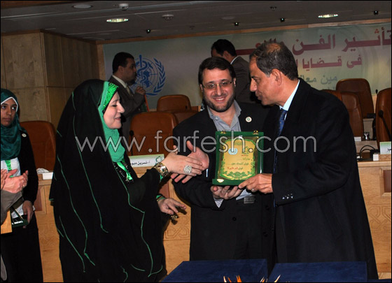 حنان تتصدى للتدخين وسوسن تستشهد بتغريم الزعيم!! صورة رقم 23 حنان تتصدى للتدخين وسوسن تستشهد بتغريم الزعيم!! صورة رقم 23