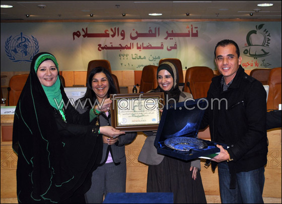 حنان تتصدى للتدخين وسوسن تستشهد بتغريم الزعيم!! صورة رقم 21 حنان تتصدى للتدخين وسوسن تستشهد بتغريم الزعيم!! صورة رقم 21