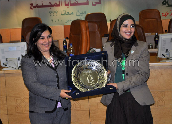 حنان تتصدى للتدخين وسوسن تستشهد بتغريم الزعيم!! صورة رقم 26 حنان تتصدى للتدخين وسوسن تستشهد بتغريم الزعيم!! صورة رقم 26