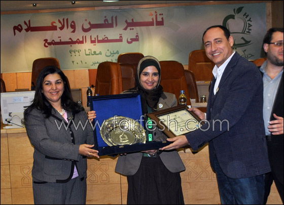 حنان تتصدى للتدخين وسوسن تستشهد بتغريم الزعيم!! صورة رقم 14 حنان تتصدى للتدخين وسوسن تستشهد بتغريم الزعيم!! صورة رقم 14