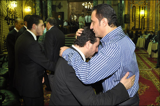 بالصور.. النجوم يشاطرون هاني شاكر حزنه على وفاة ابنته!   صورة رقم 3
