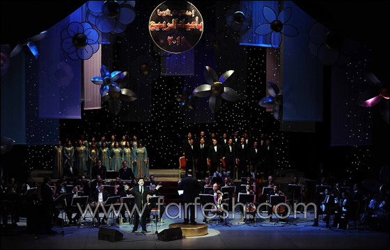 معجبو شاكر يتظاهرون مطالبين باستمراره على الساحة الغنائية  صورة رقم 12