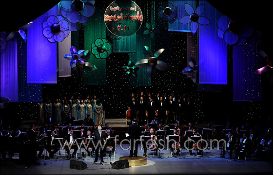 معجبو شاكر يتظاهرون مطالبين باستمراره على الساحة الغنائية  صورة رقم 5