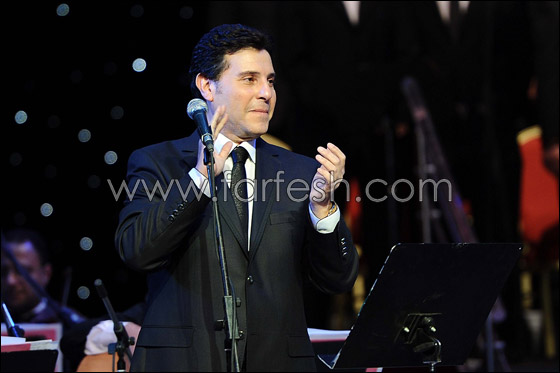 معجبو شاكر يتظاهرون مطالبين باستمراره على الساحة الغنائية  صورة رقم 4