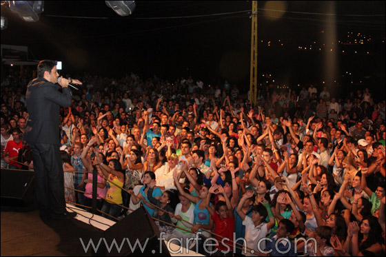 هشام الحاج يحيي بشري الارز وسط تفاعل وتصفيق الجمهور  صورة رقم 10