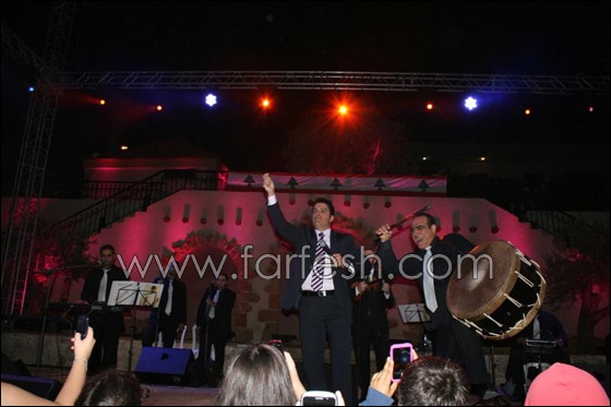 بالصور.. الفنان هشام الحاج يطرب جمهوره الراقص!!  صورة رقم 2