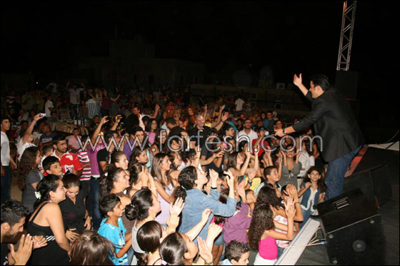 بالصور.. الفنان هشام الحاج يطرب جمهوره الراقص!!  صورة رقم 9