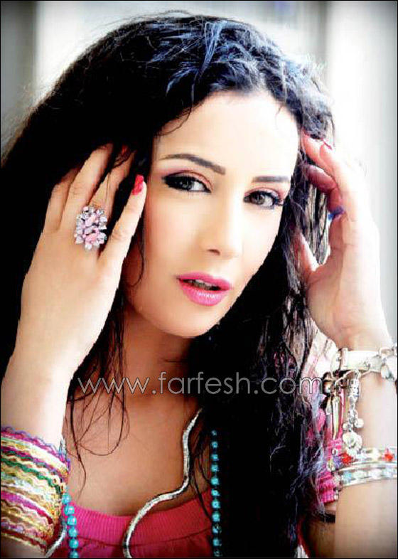 التقاط صور لكندة حنا في ساحة الأمويين في مسيرة لشباب سوريا!  صورة رقم 8