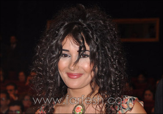 التقاط صور لكندة حنا في ساحة الأمويين في مسيرة لشباب سوريا!  صورة رقم 9