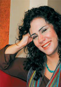 لينا شاماميان: سأغني الوطن بكل حواسي ورسائلي موجهة للإنسان صورة رقم 1 لينا شاماميان: سأغني الوطن بكل حواسي ورسائلي موجهة للإنسان صورة رقم 1