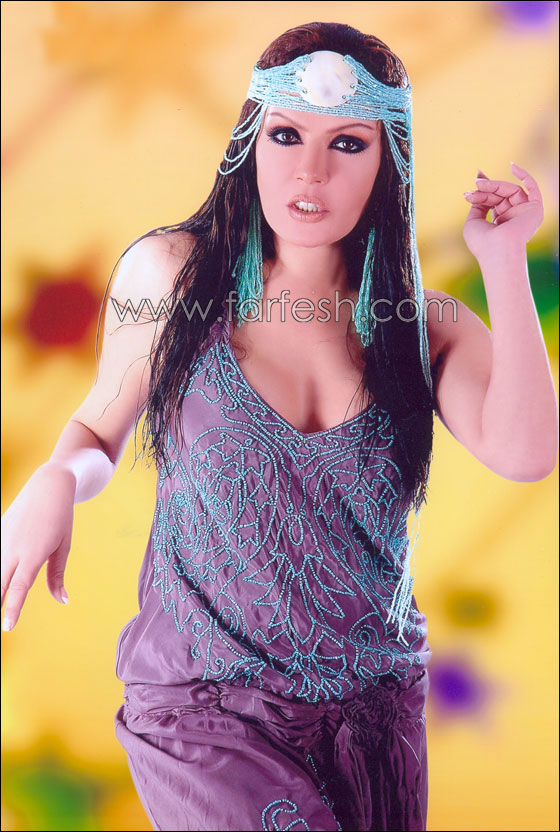 بعد قيامها بحركة خاطئة.. لوسي تخضع لعملية جراحية في ذراعها صورة رقم 3 بعد قيامها بحركة خاطئة.. لوسي تخضع لعملية جراحية في ذراعها صورة رقم 3