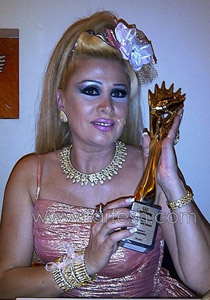 مادونا: أنا ملكة النحل التي توزّع العسل على الناس لأنّني الأجمل!! صورة رقم 2 مادونا: أنا ملكة النحل التي توزّع العسل على الناس لأنّني الأجمل!! صورة رقم 2