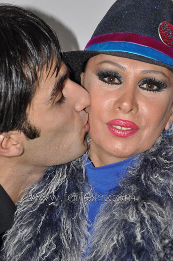 مادونا: أنا ملكة النحل التي توزّع العسل على الناس لأنّني الأجمل!! صورة رقم 8 مادونا: أنا ملكة النحل التي توزّع العسل على الناس لأنّني الأجمل!! صورة رقم 8