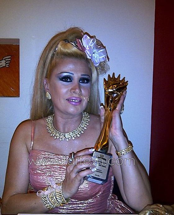 مادونا: أنا ملكة النحل التي توزّع العسل على الناس لأنّني الأجمل!! صورة رقم 12 مادونا: أنا ملكة النحل التي توزّع العسل على الناس لأنّني الأجمل!! صورة رقم 12