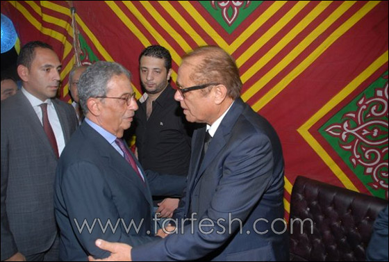 بالصور: توافد السياسيين ونجوم الفن في عزاء والدة محمود عبد العزيز صورة رقم 4 بالصور: توافد السياسيين ونجوم الفن في عزاء والدة محمود عبد العزيز صورة رقم 4