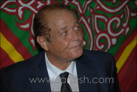 بالصور: توافد السياسيين ونجوم الفن في عزاء والدة محمود عبد العزيز صورة رقم 29 بالصور: توافد السياسيين ونجوم الفن في عزاء والدة محمود عبد العزيز صورة رقم 29