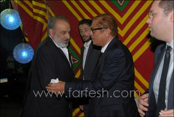 بالصور: توافد السياسيين ونجوم الفن في عزاء والدة محمود عبد العزيز صورة رقم 6 بالصور: توافد السياسيين ونجوم الفن في عزاء والدة محمود عبد العزيز صورة رقم 6