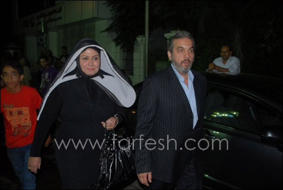 بالصور: توافد السياسيين ونجوم الفن في عزاء والدة محمود عبد العزيز صورة رقم 9 بالصور: توافد السياسيين ونجوم الفن في عزاء والدة محمود عبد العزيز صورة رقم 9